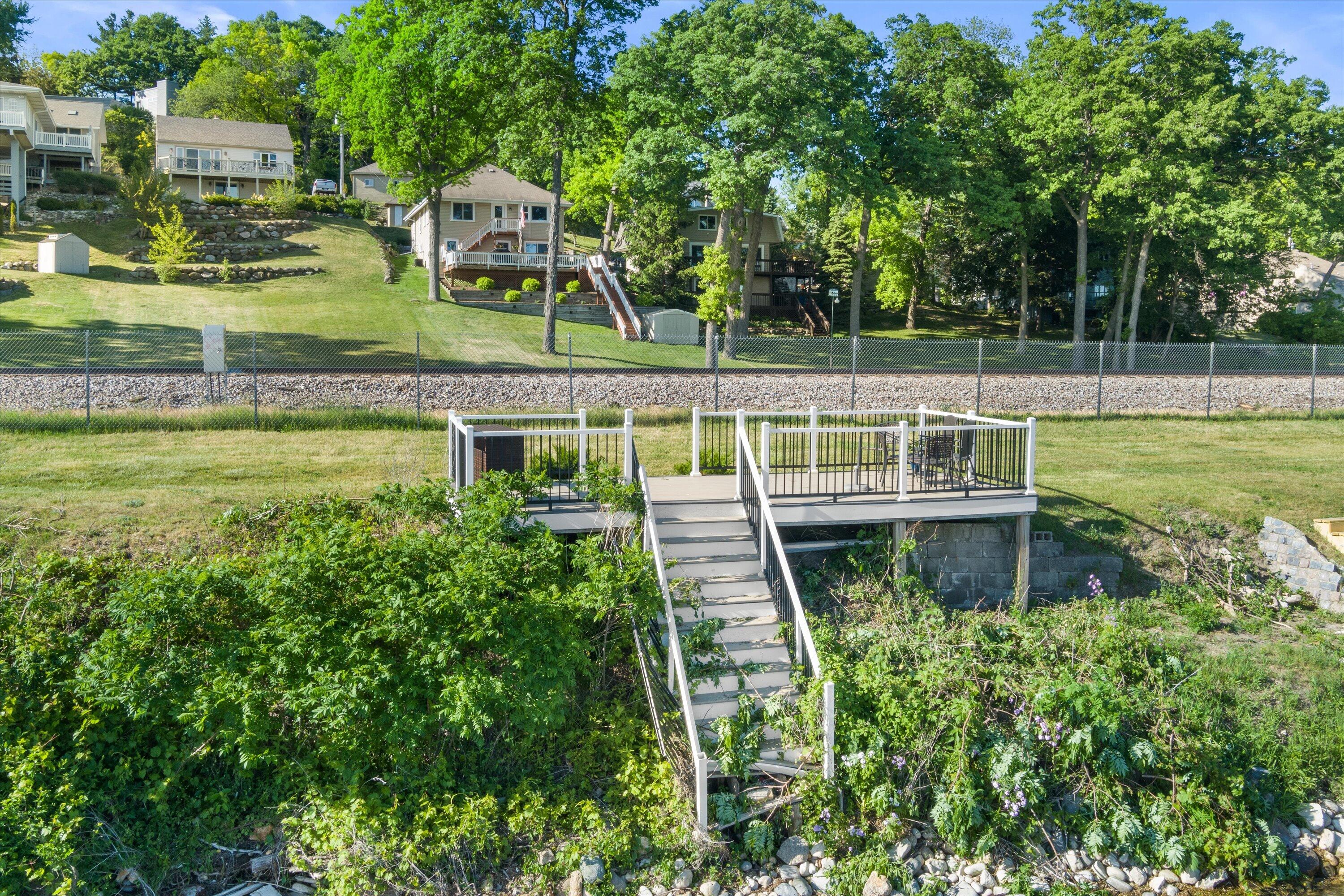 N39W27485 Hillside Grove Road Pewaukee, WI 53072 - Photo 41 of 43 Private deck