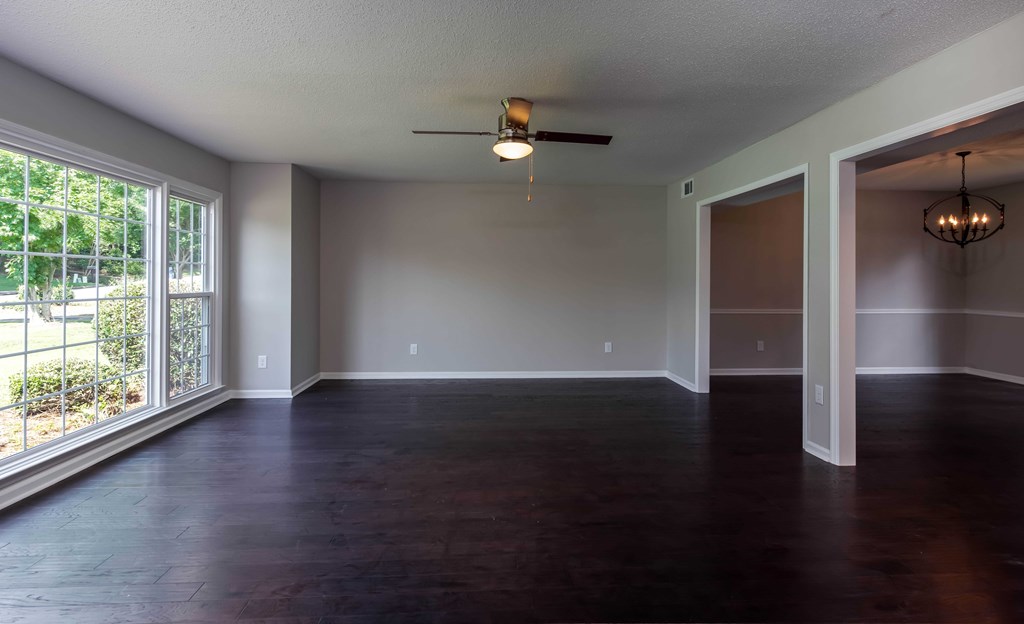 530 Rudgate Road Columbus, GA 31904 - Photo 2 of 22 Front Living