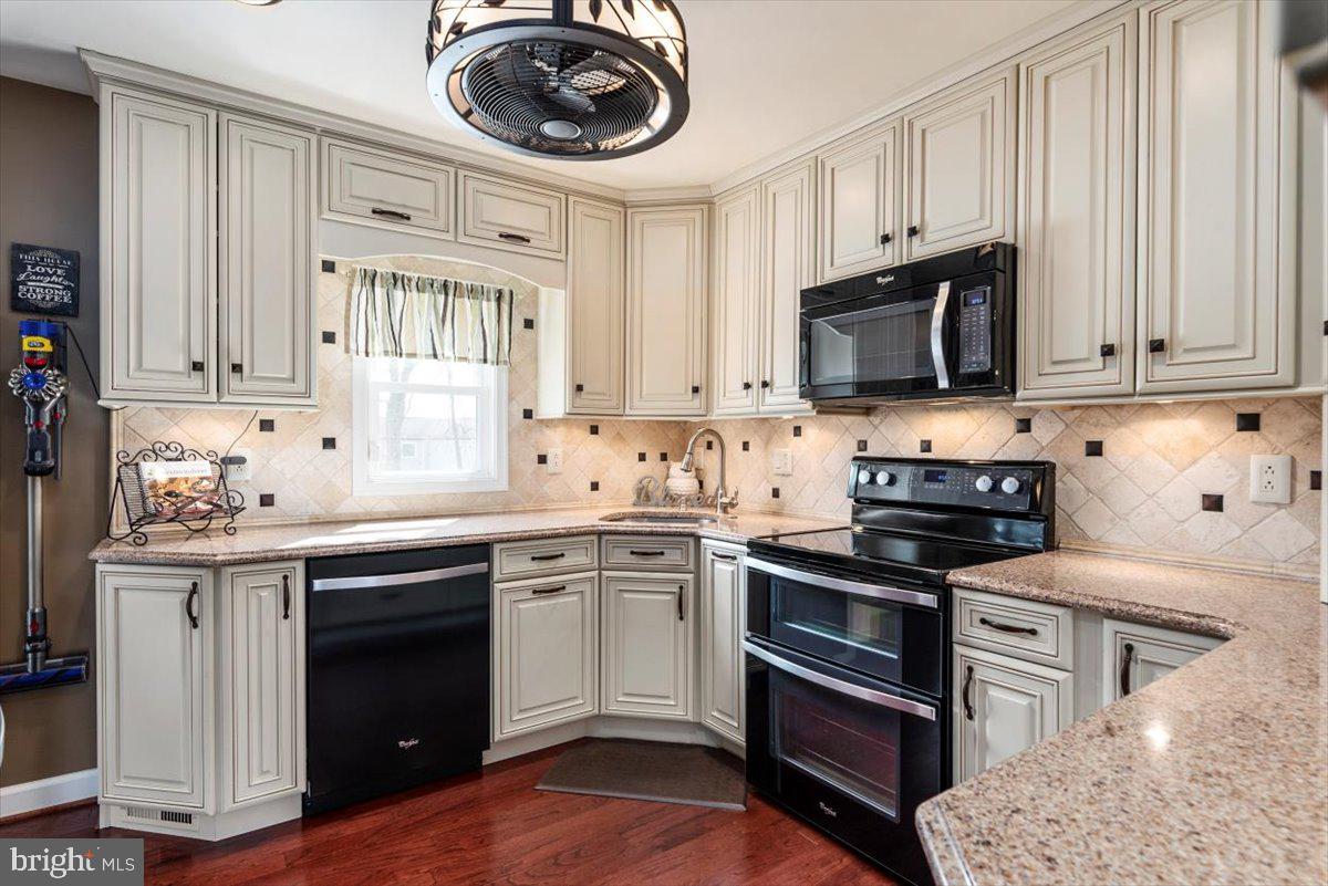 7779 Notley Road Pasadena, MD 21122 - Photo 4 of 41 Gallery Image 4