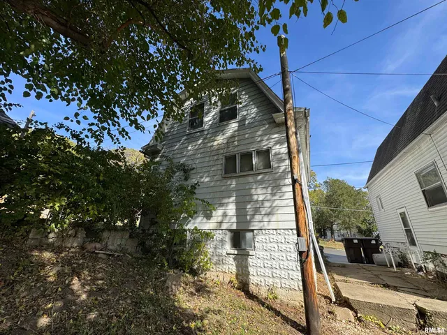 $54,900 | 803 Caroline Street, Peoria, IL 61603