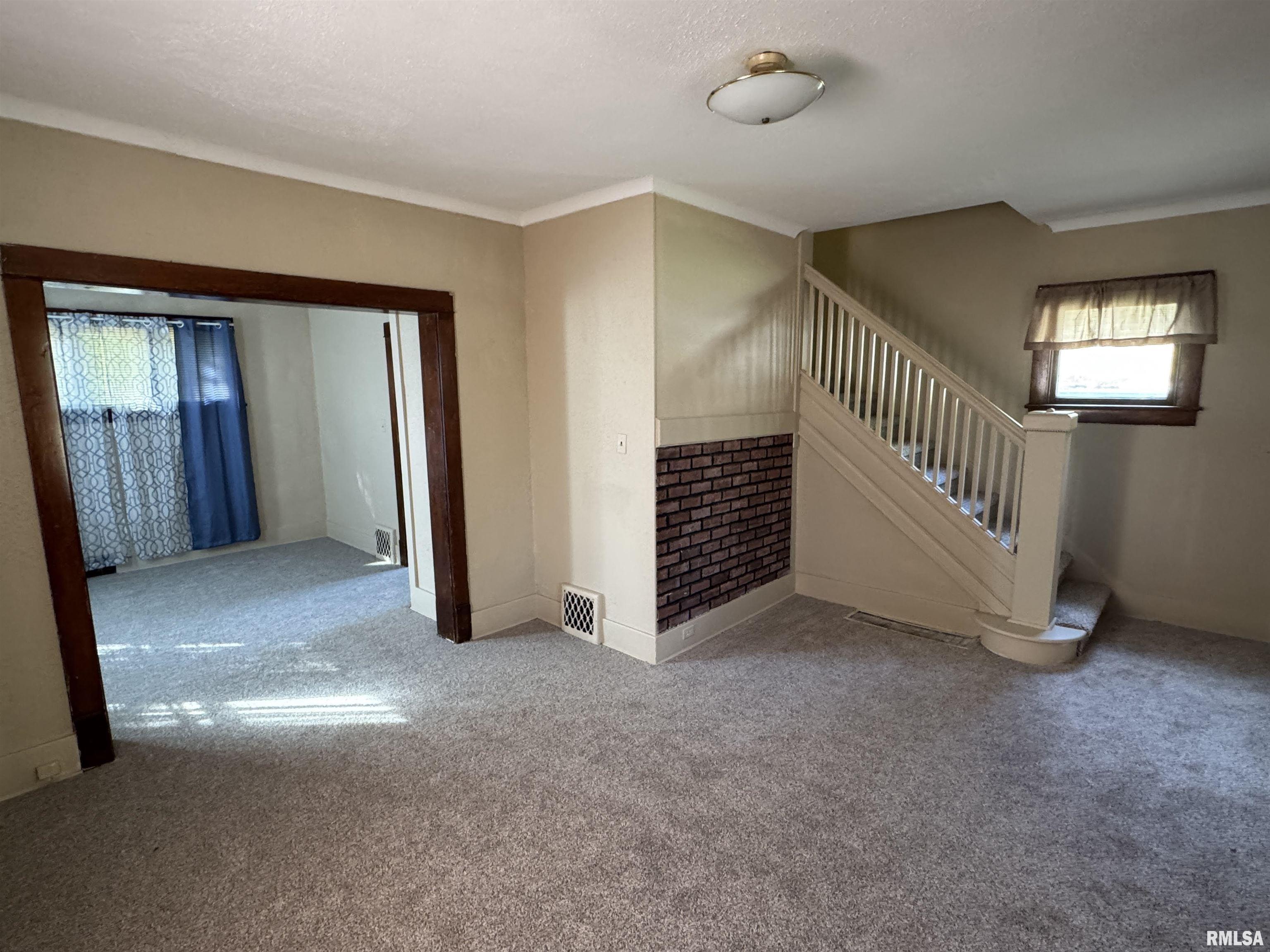 803 Caroline Street Peoria, IL 61603 - Photo 3 of 12