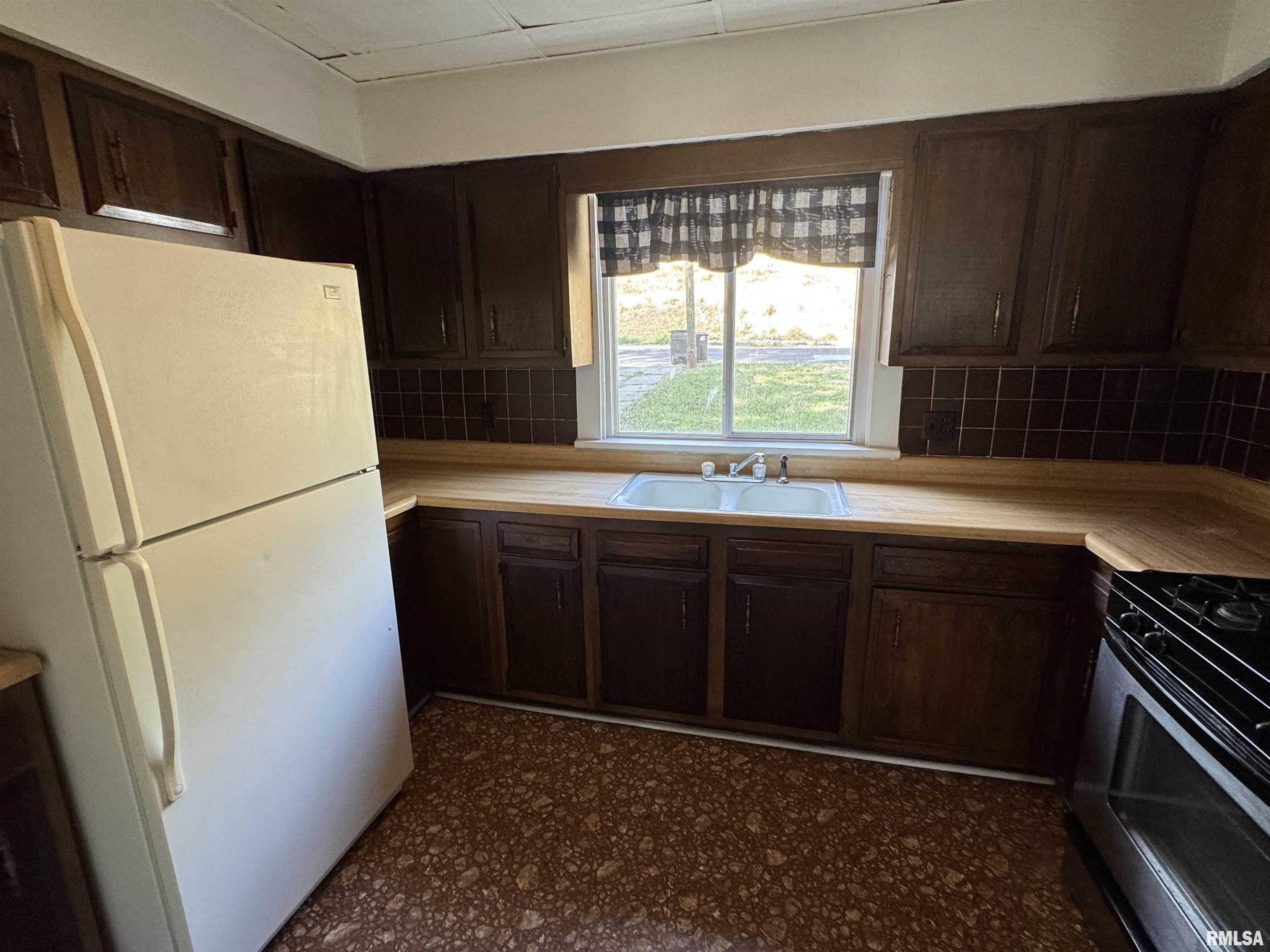 803 Caroline Street Peoria, IL 61603 - Photo 5 of 12