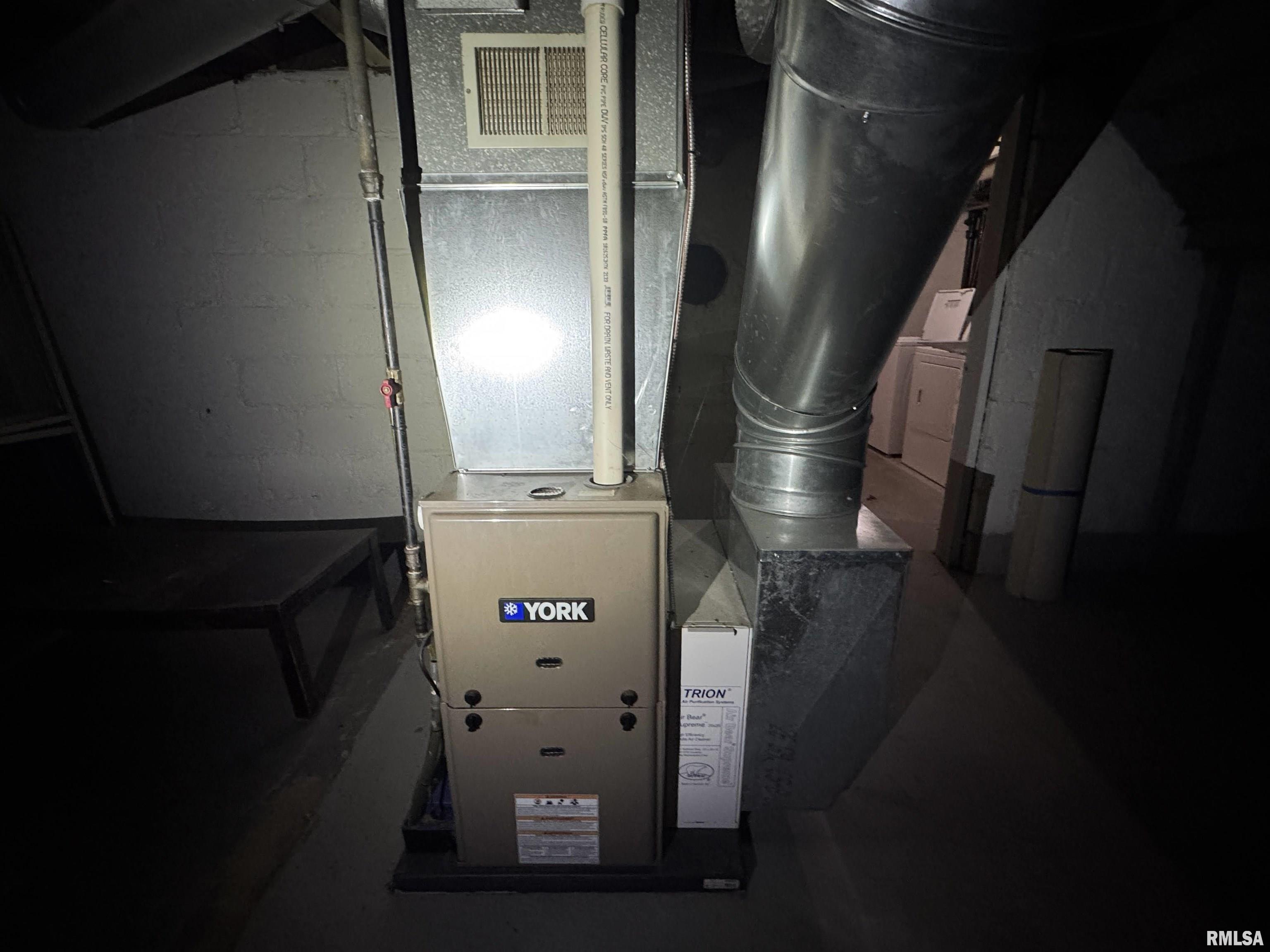 803 Caroline Street Peoria, IL 61603 - Photo 6 of 12