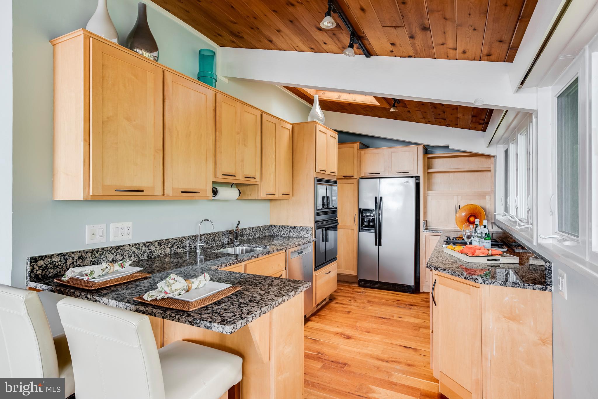 338 Severn Road Annapolis, MD 21401 - Photo 19 of 50 Easy eat-in Kitchen