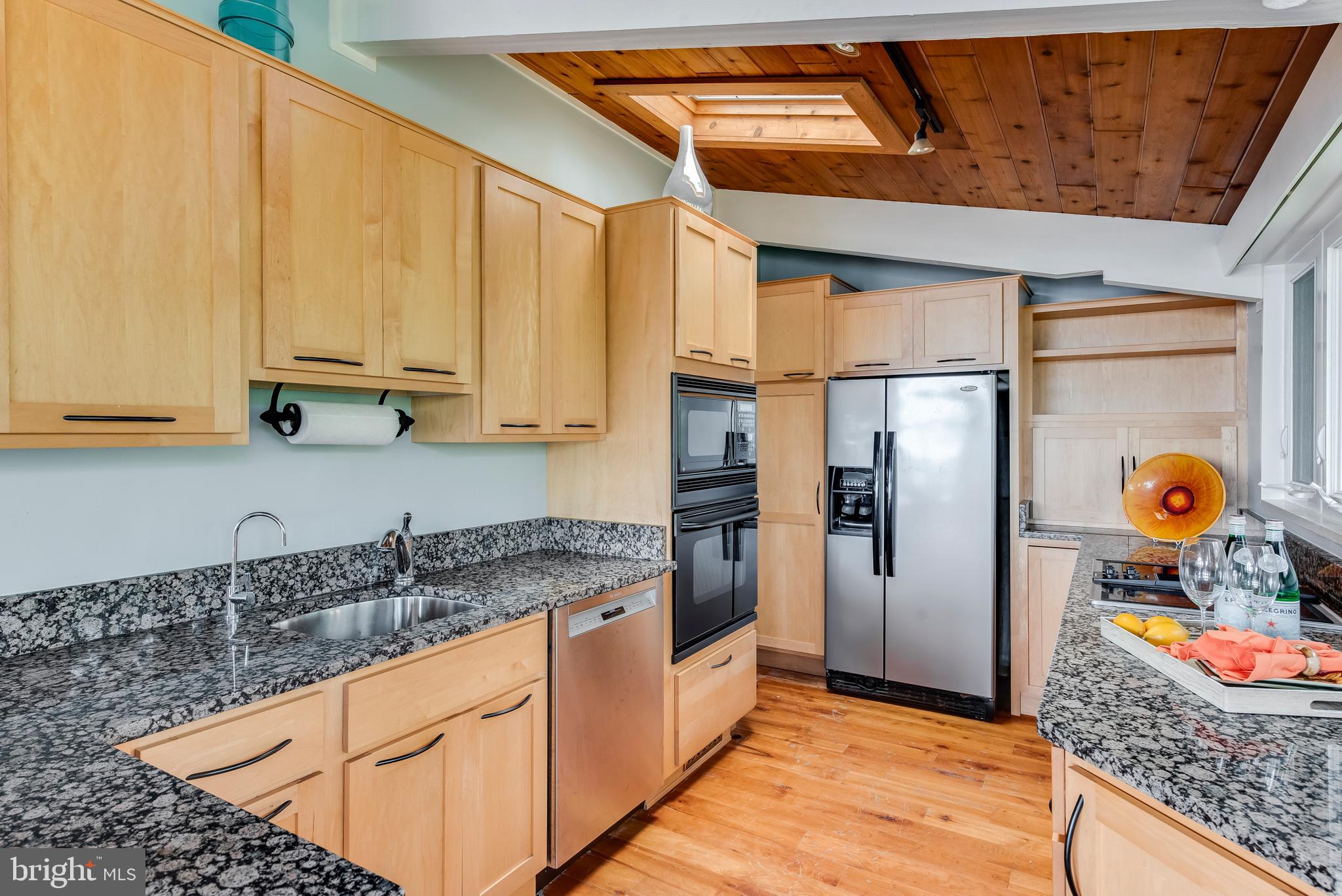 338 Severn Road Annapolis, MD 21401 - Photo 20 of 50 Granite Counter Tops
