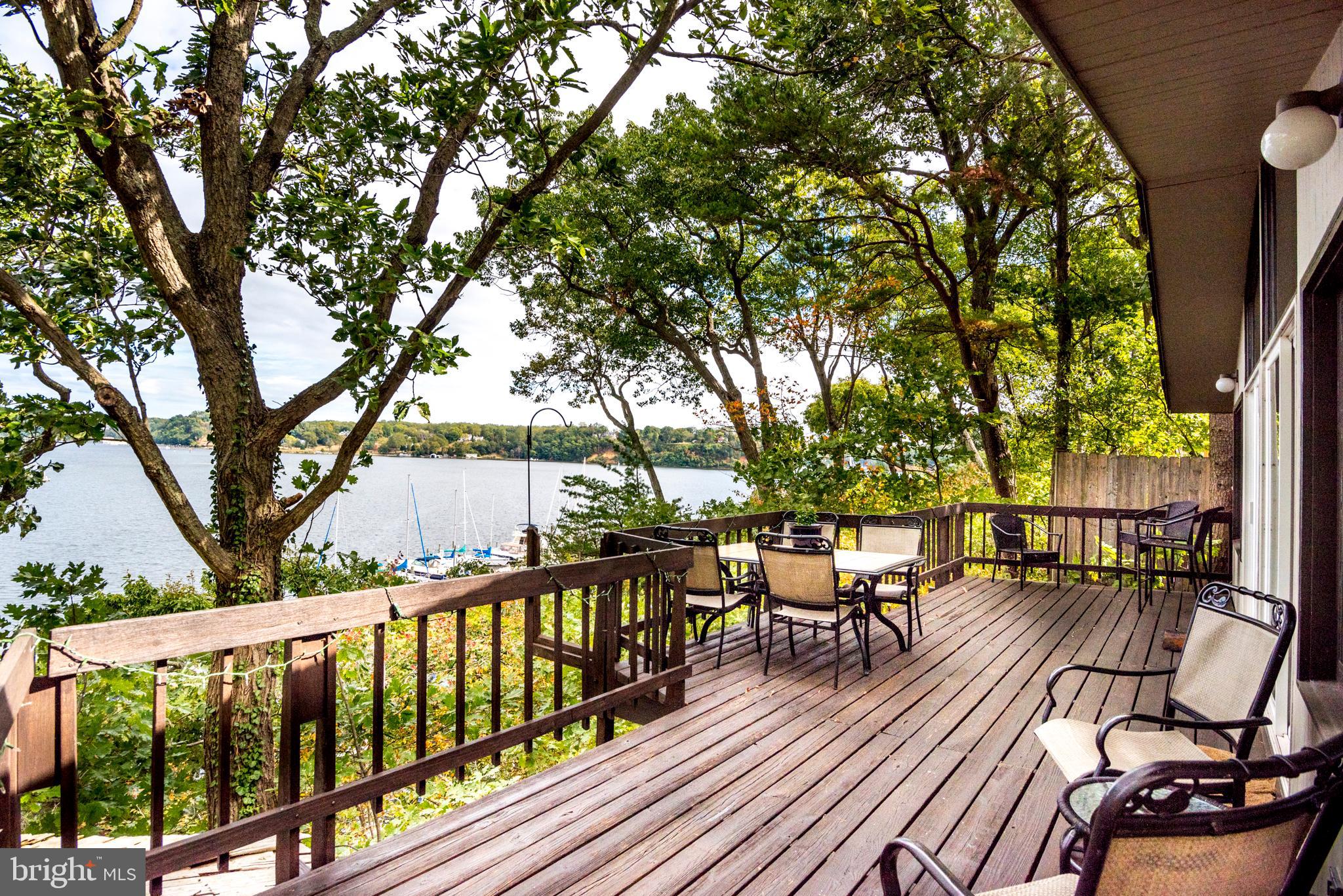338 Severn Road Annapolis, MD 21401 - Photo 7 of 50 Many square feet of decking
