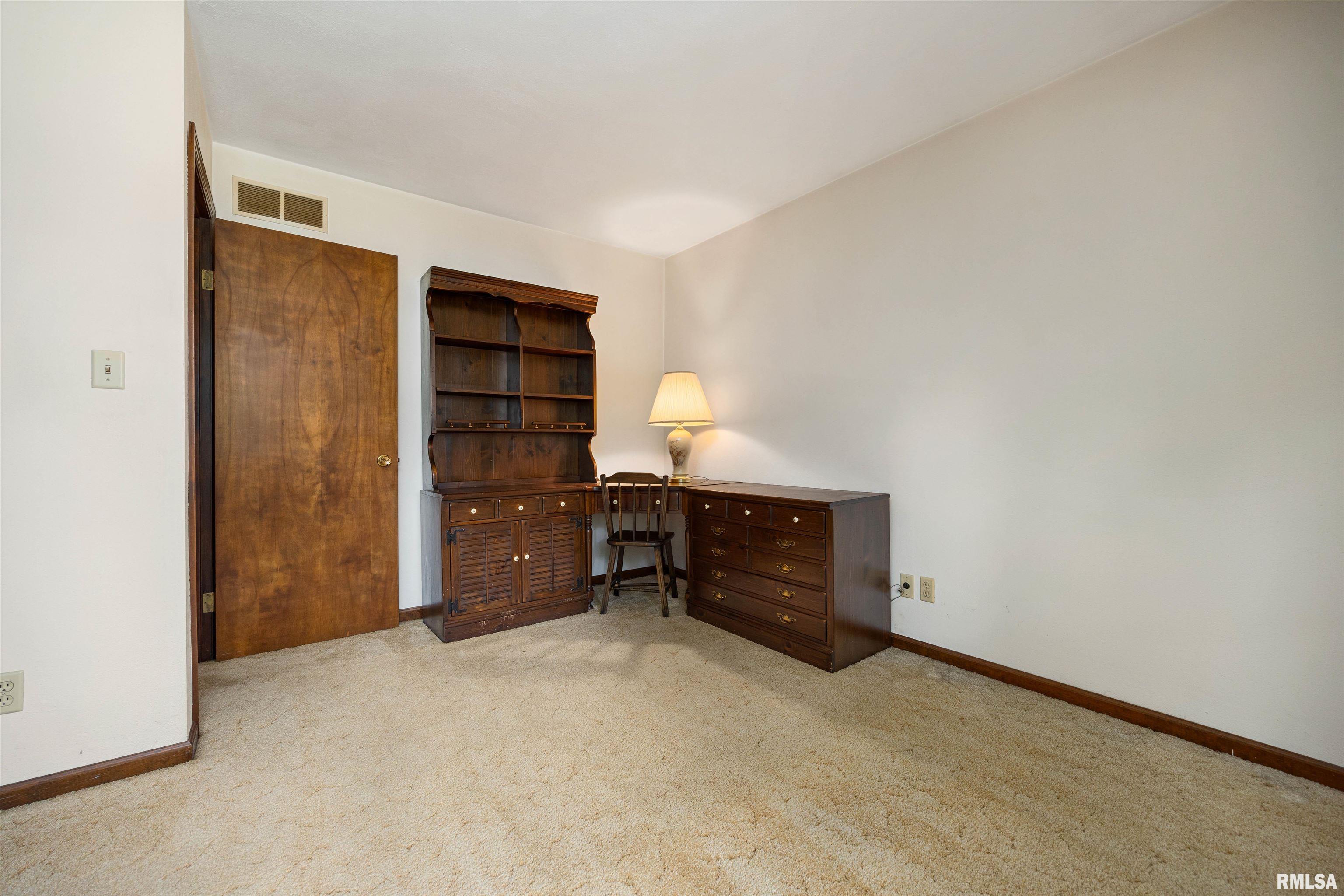 6307 North Post Oak Road Peoria, IL 61615 - Photo 18 of 45