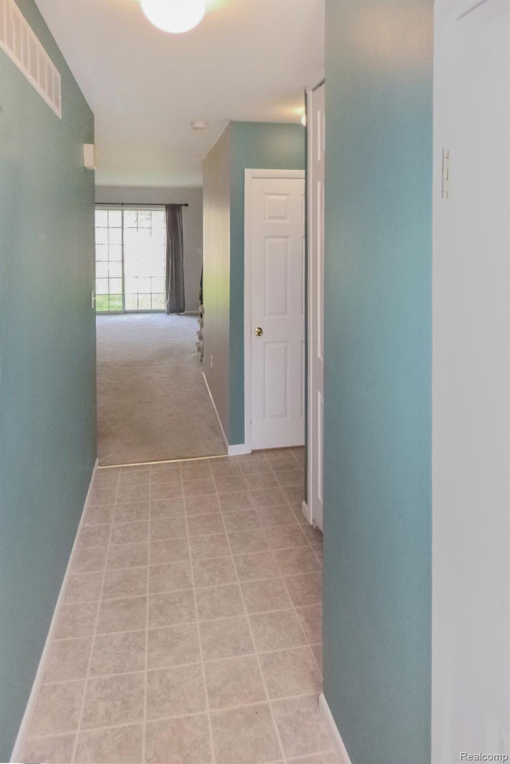 32286 West 12 Mile Road Farmington, MI 48334 - Photo 3 of 24 3-Front Hall.jpg