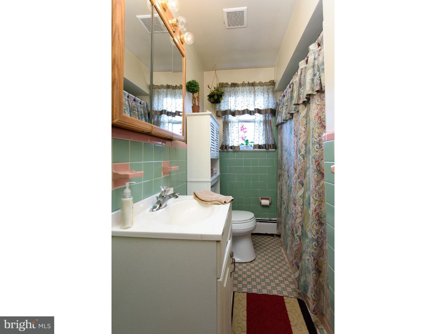 212 Springfield Road Aldan, PA 19018 - Photo 15 of 25 Bathroom