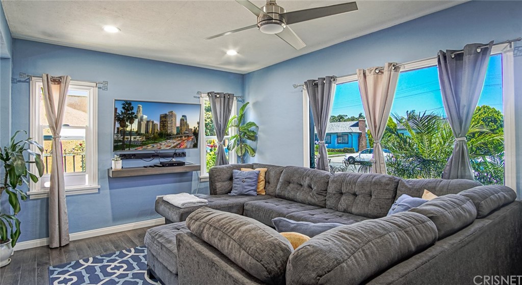 322 West School Street Compton, CA 90220 - Photo 4 of 27