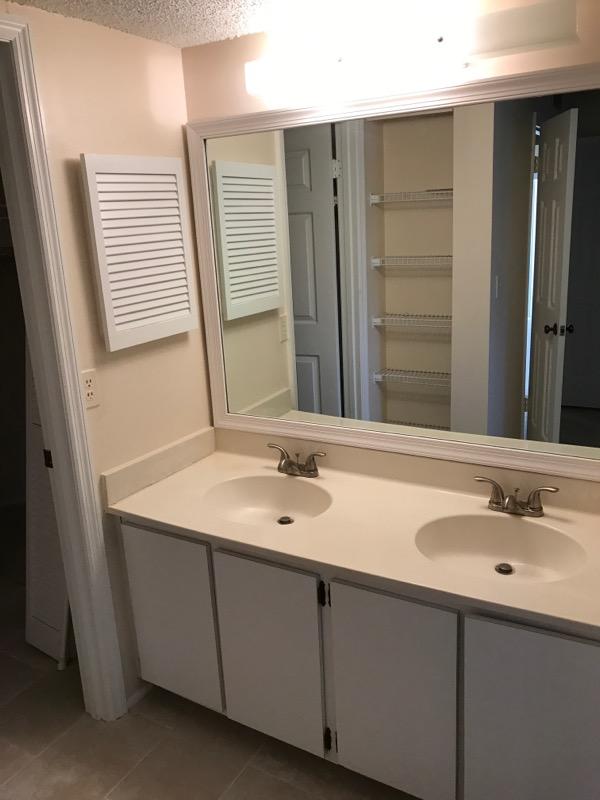 160 Seabreeze Circle Jupiter, FL 33477 - Photo 5 of 11 Bathroom