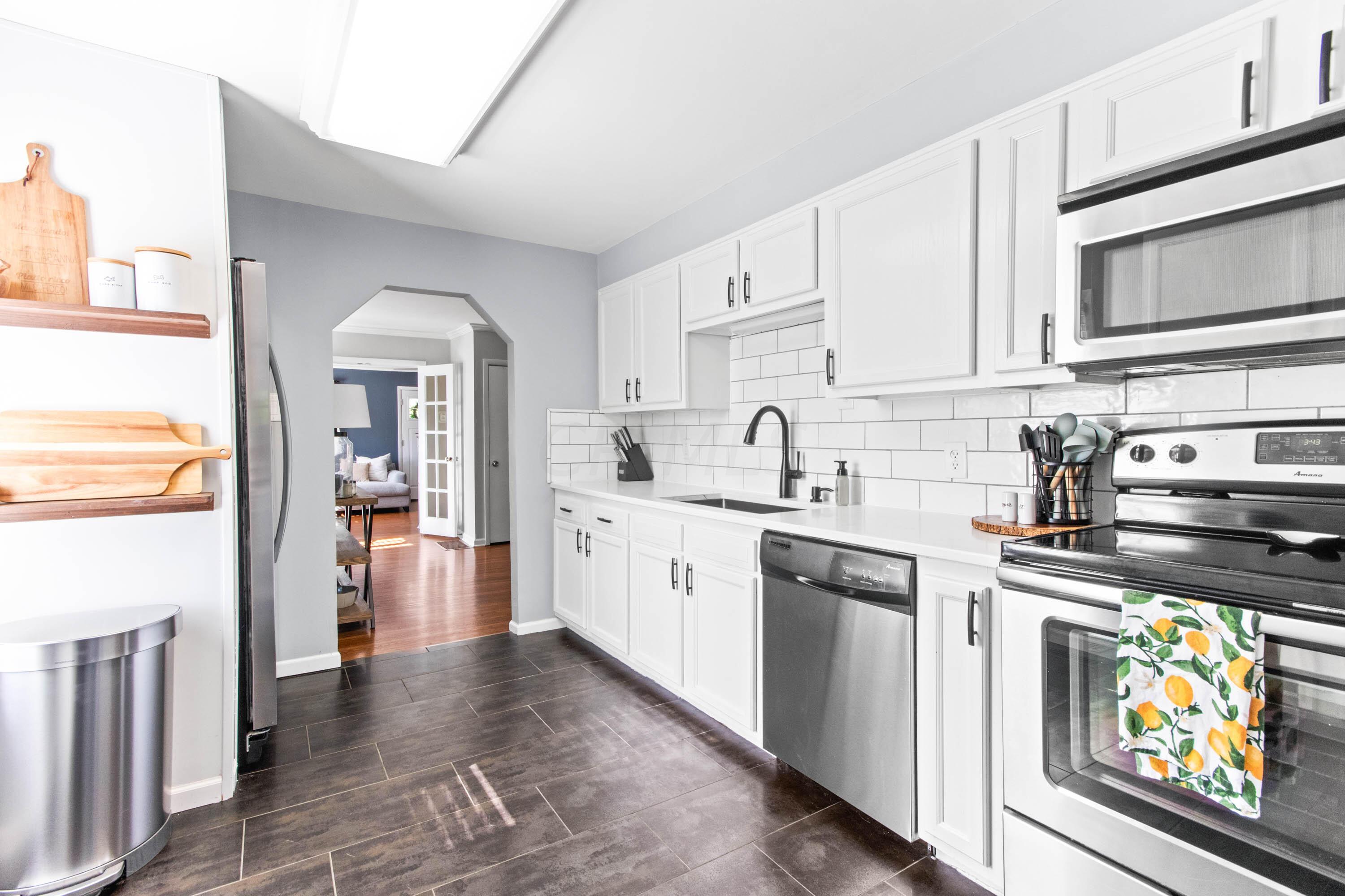 2700 Zollinger Road Columbus, OH 43221 - Photo 21 of 32 21-Kitchen