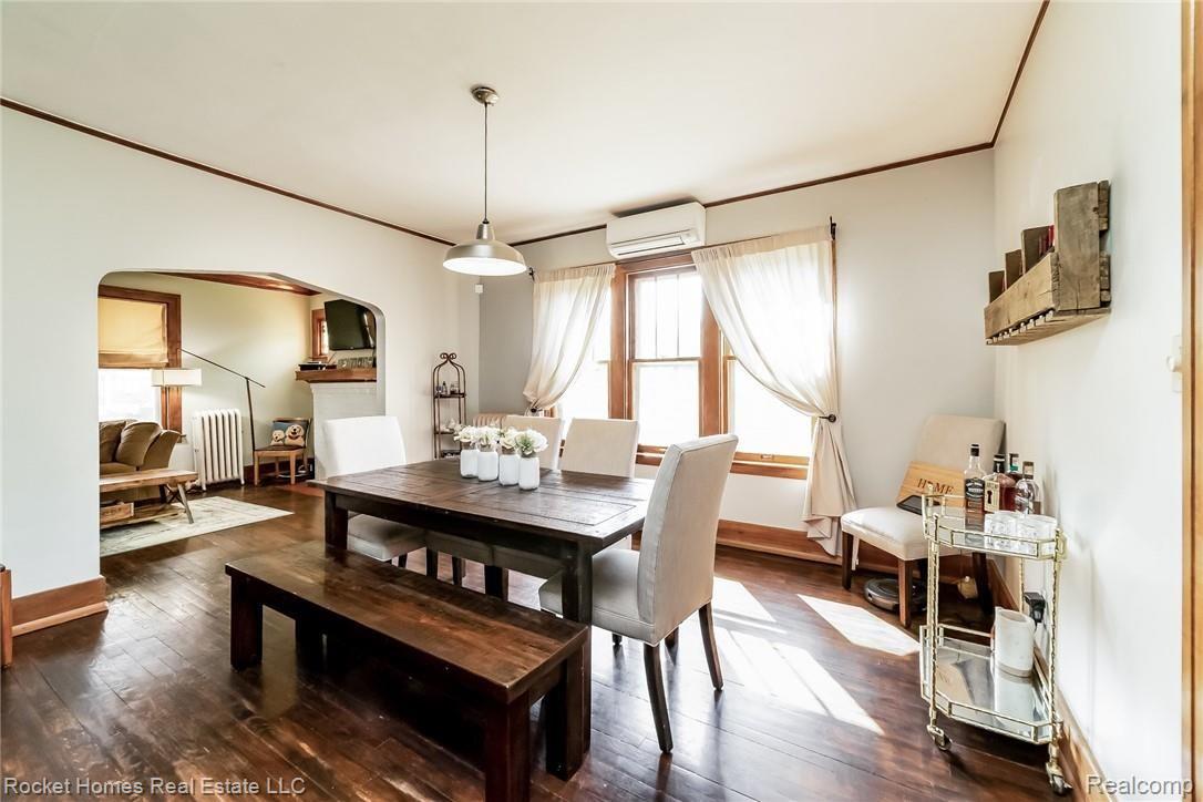 004-photo-dining-room-6985767.jpg