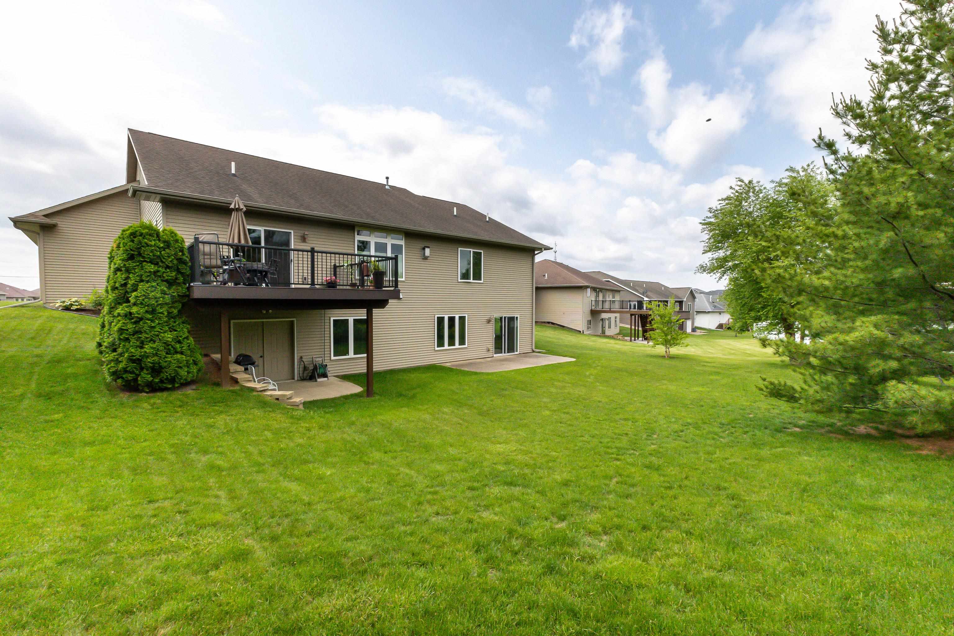 5610 Clay Ridge Drive Dubuque, IA 52002 - Photo 4 of 42 Gallery Image 4