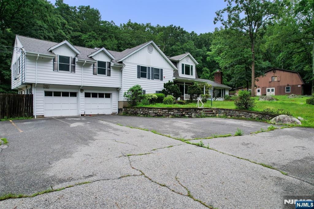 105 Ricker Drive Ringwood, NJ 07456 - Photo 4 of 33