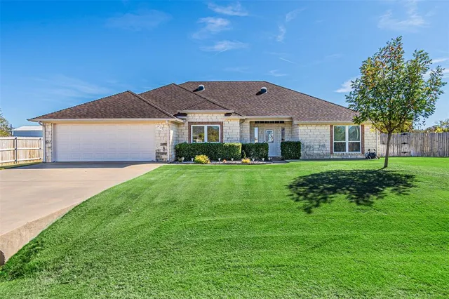$440,000 | 617 Parker Lane, Granbury, TX 76048