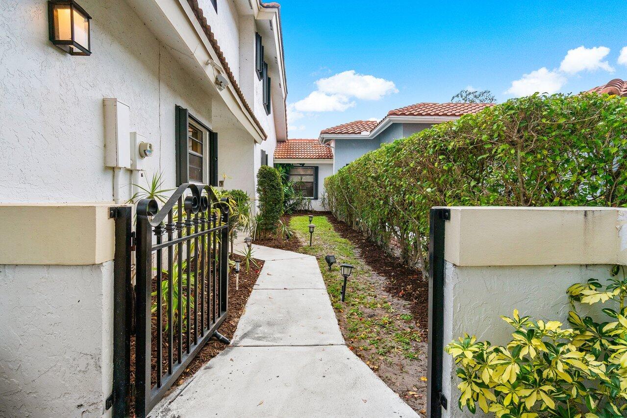 8700 Vía Reale Boca Raton, FL 33496 - Photo 13 of 70 Exterior