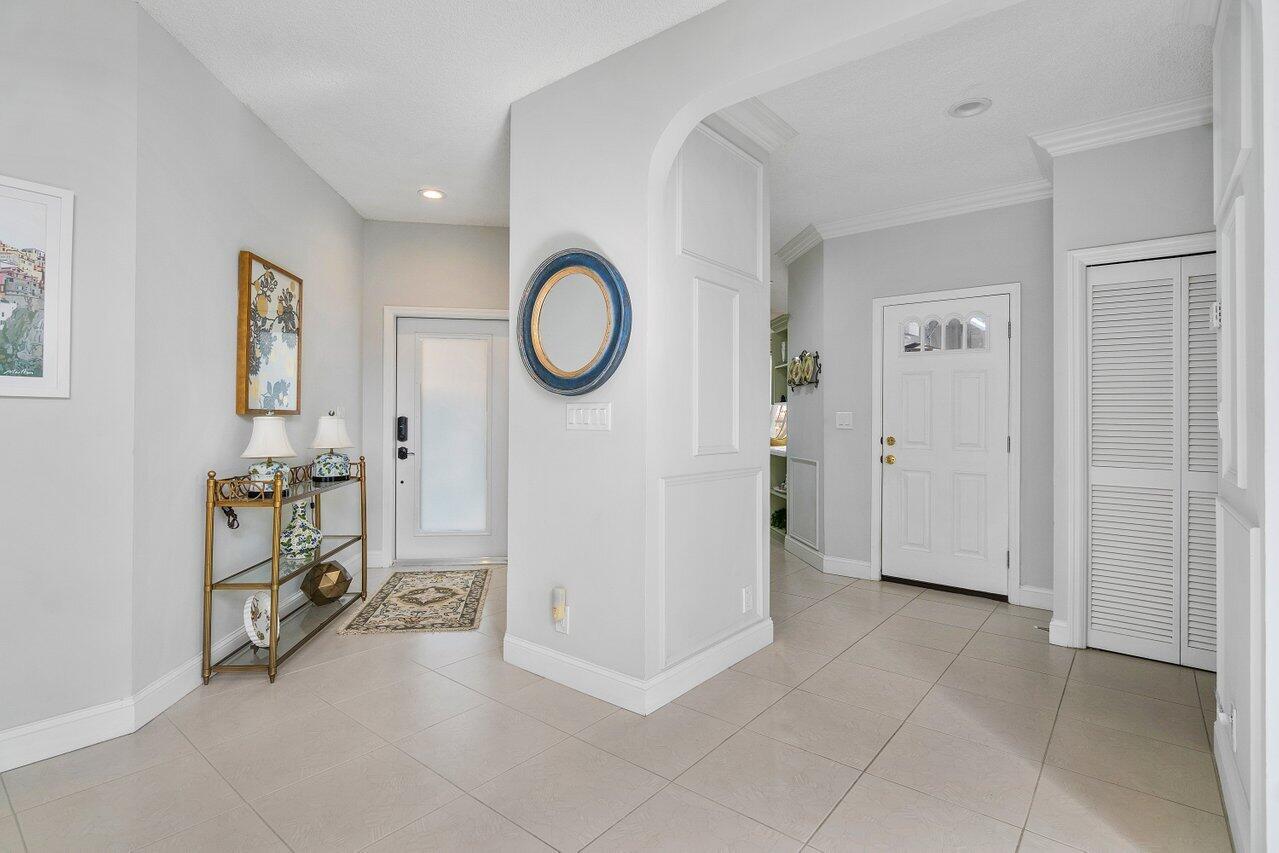 8700 Vía Reale Boca Raton, FL 33496 - Photo 15 of 70 Foyer