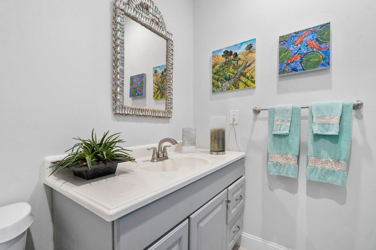 8700 Vía Reale Boca Raton, FL 33496 - Photo 33 of 70 Bathroom
