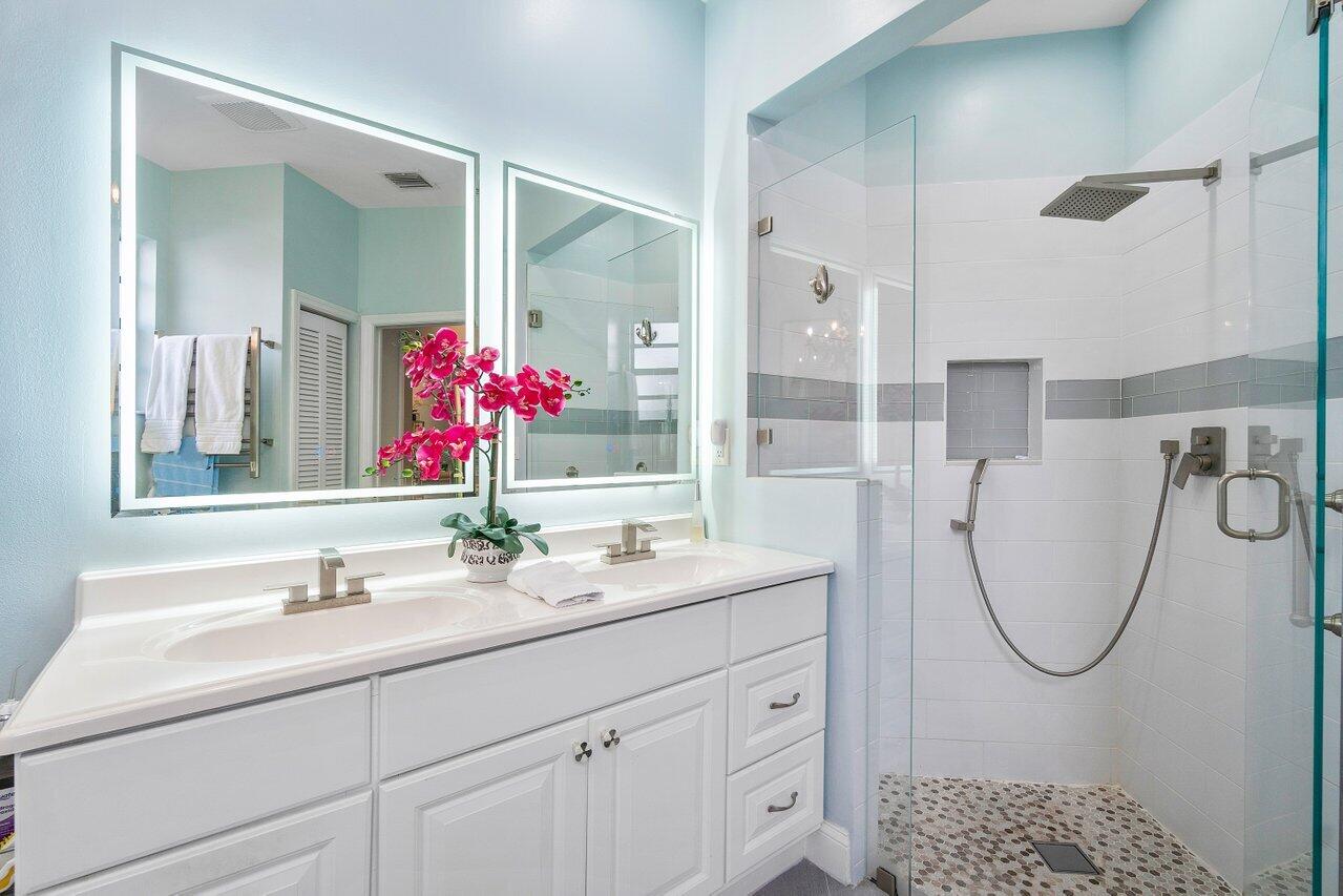 8700 Vía Reale Boca Raton, FL 33496 - Photo 40 of 70 Master bath