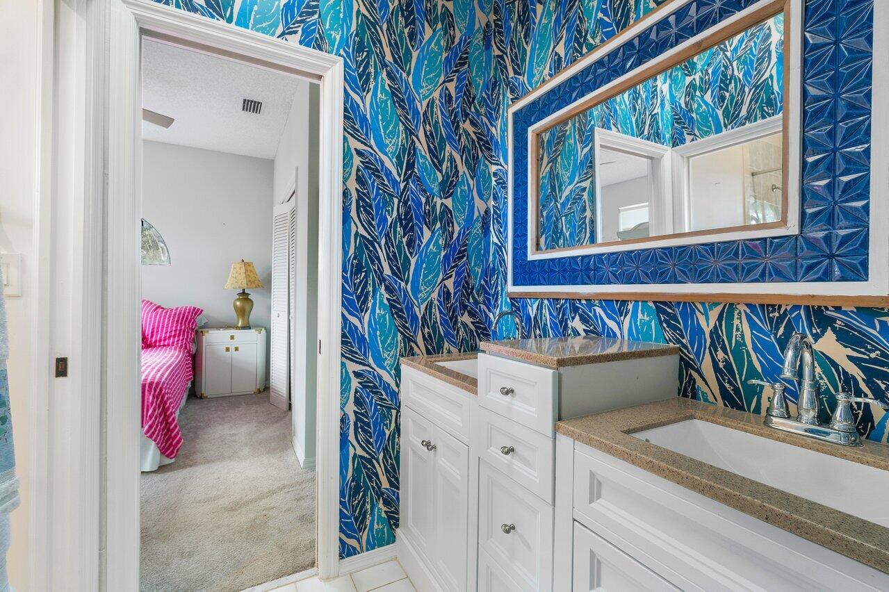 8700 Vía Reale Boca Raton, FL 33496 - Photo 47 of 70 Bathroom