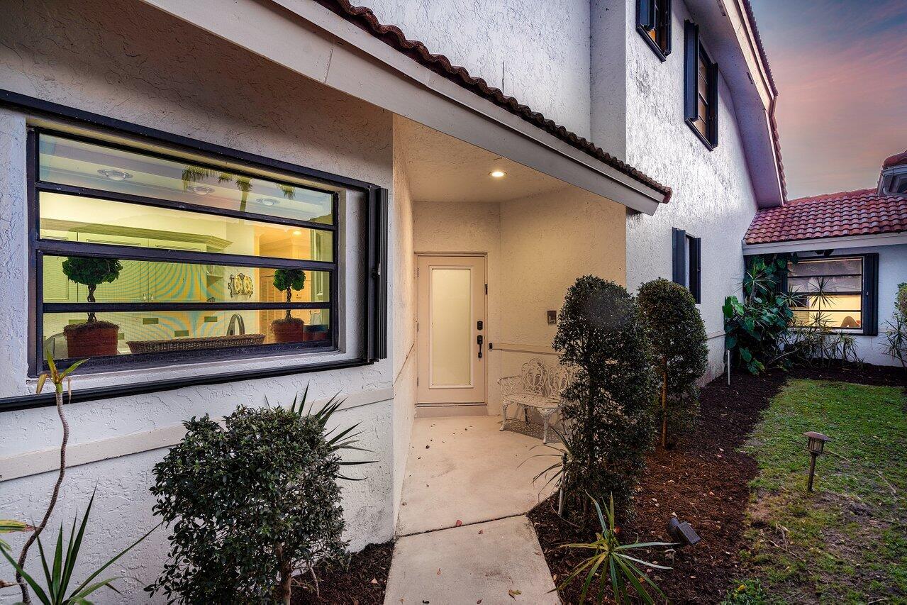 8700 Vía Reale Boca Raton, FL 33496 - Photo 67 of 70 Walkway