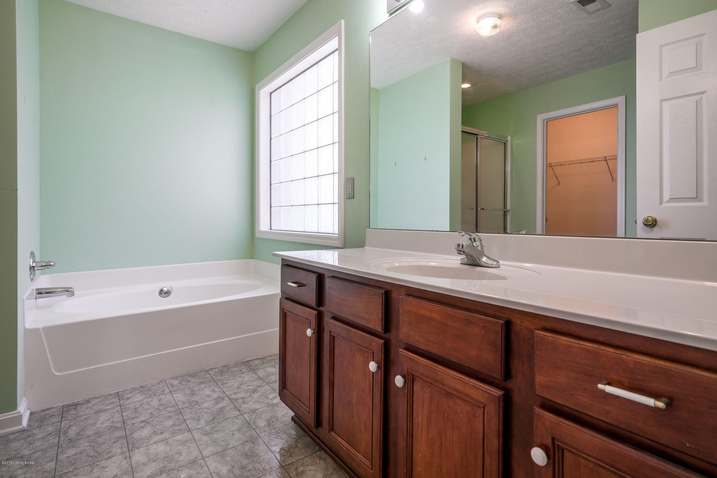7215 Quindero Run Road Louisville, KY 40228 - Photo 23 of 38 7215 Quindero Run Rd-32
