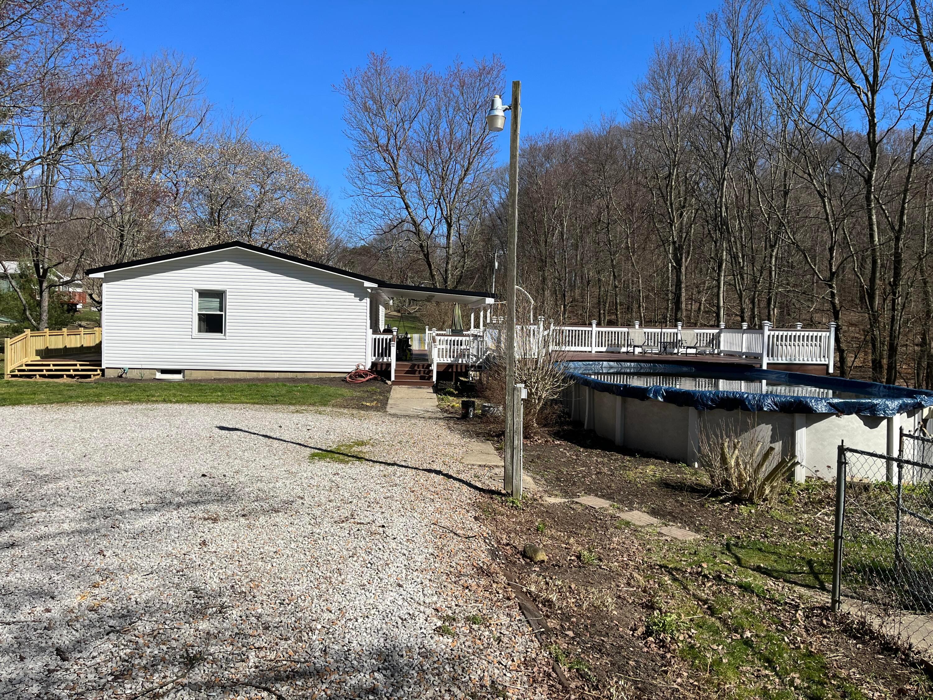 3301 Meister Road Southwest Lancaster, OH 43130 - Photo 10 of 49 side view home and pool