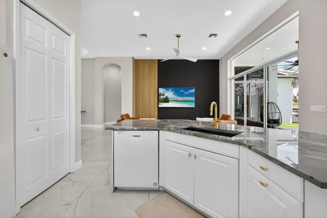 $1,150,000 | 6778 Oakmont Way, West Palm Beach, FL 33412