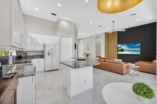 $1,150,000 | 6778 Oakmont Way, West Palm Beach, FL 33412