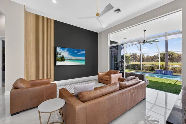 $1,150,000 | 6778 Oakmont Way, West Palm Beach, FL 33412