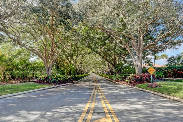 $1,150,000 | 6778 Oakmont Way, West Palm Beach, FL 33412