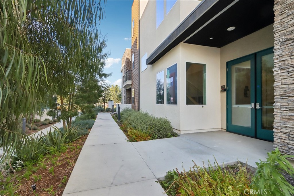 129 Baluster Irvine, CA 92618 - Photo 2 of 26 Front 2