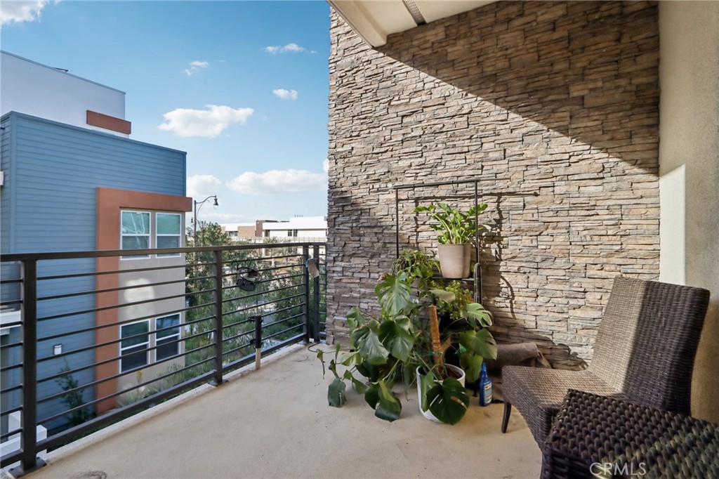 129 Baluster Irvine, CA 92618 - Photo 21 of 26 Balcony 1