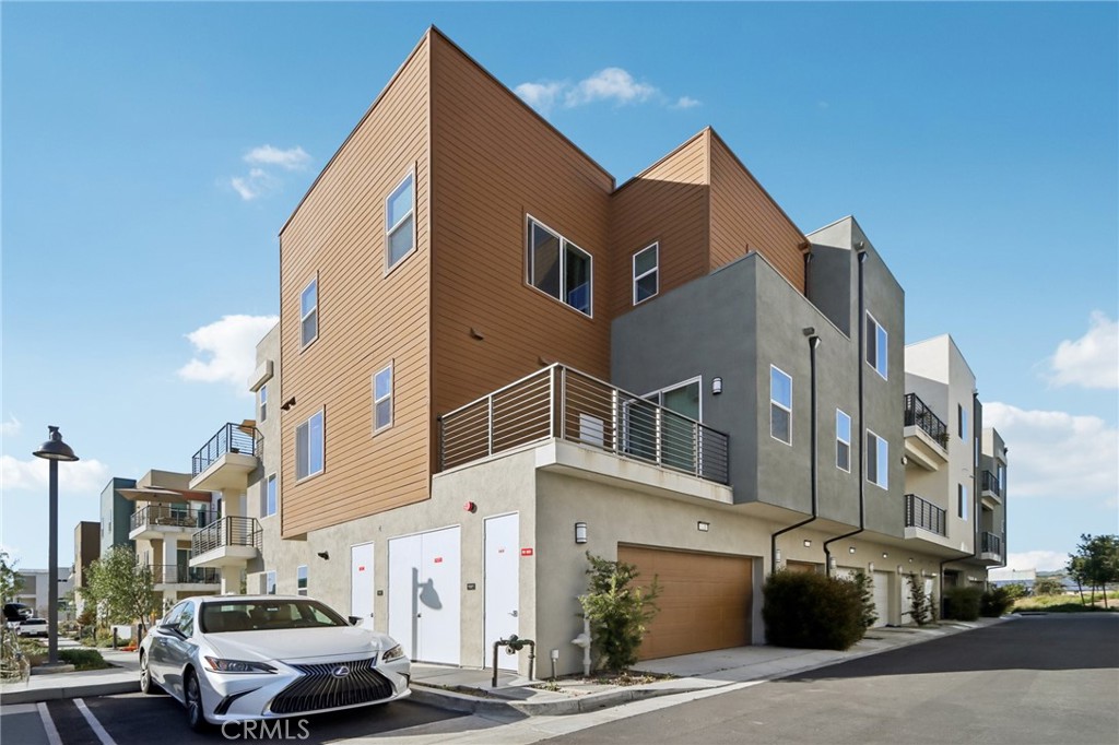 129 Baluster Irvine, CA 92618 - Photo 3 of 26 Back