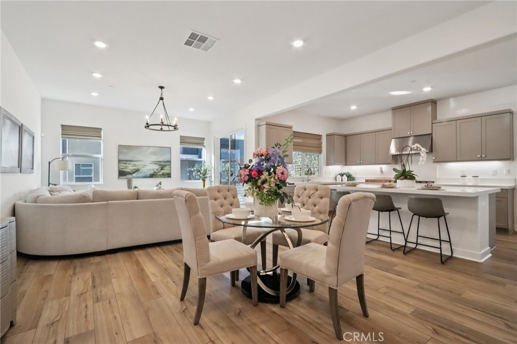 129 Baluster Irvine, CA 92618 - Photo 4 of 26 Great Room 1