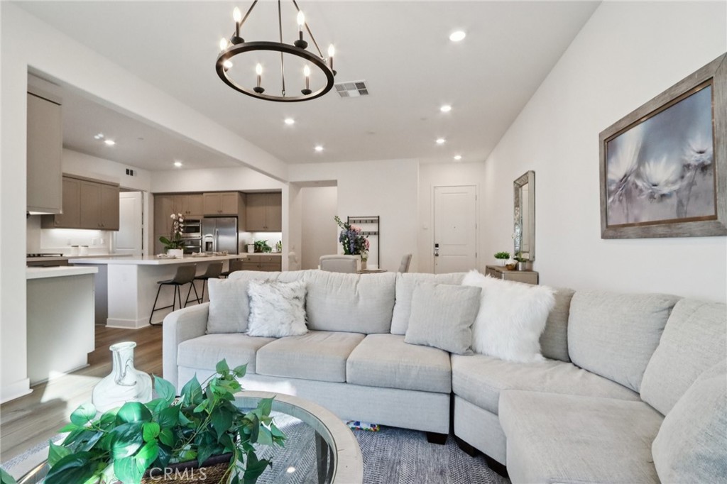 129 Baluster Irvine, CA 92618 - Photo 5 of 26 Great Room 2