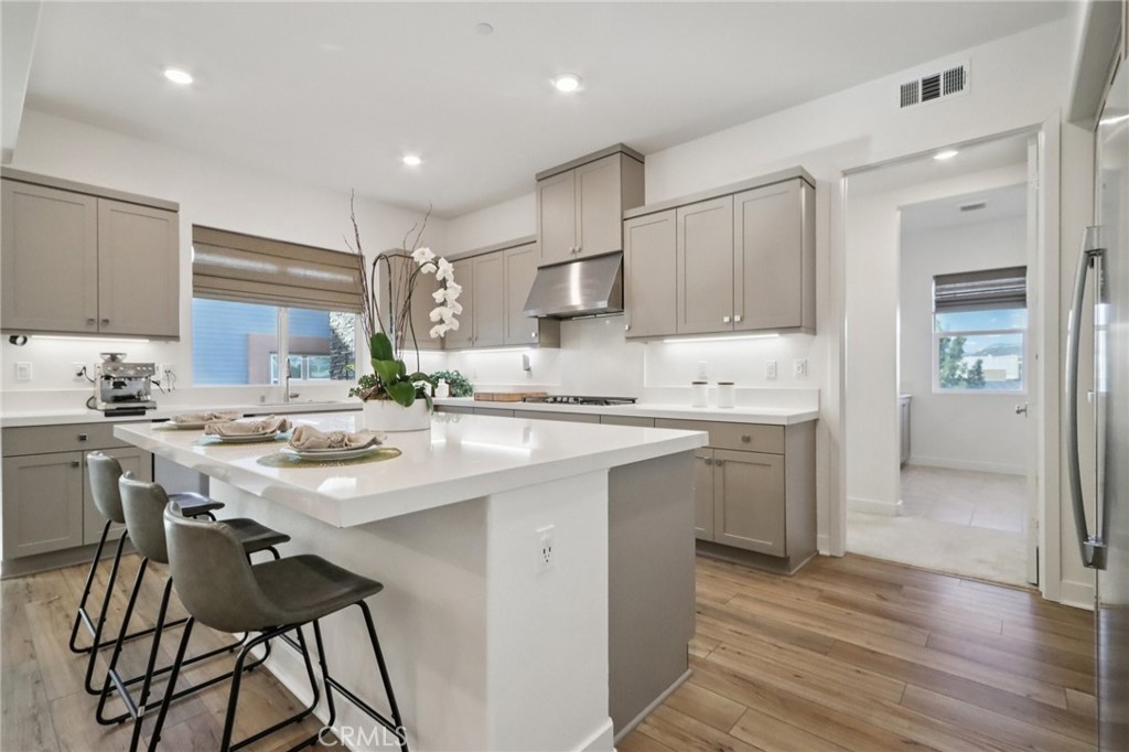 129 Baluster Irvine, CA 92618 - Photo 8 of 26 Kitchen 3