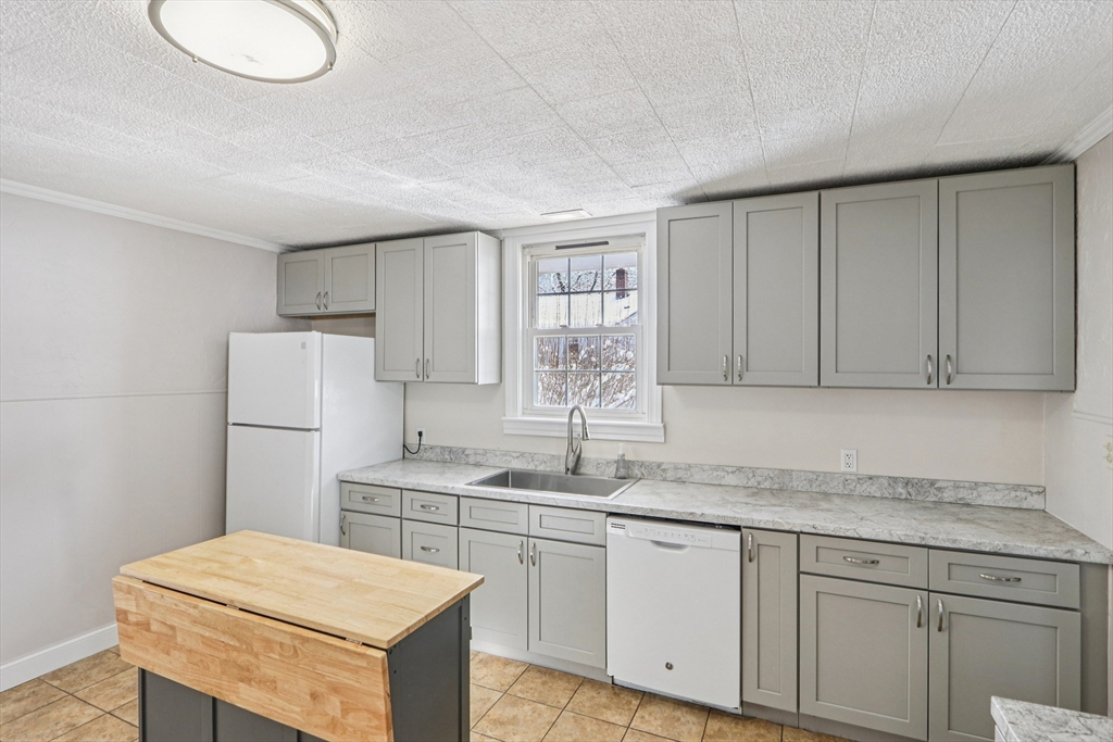 113 West Main Street Dudley, MA 01571 - Photo 4 of 42