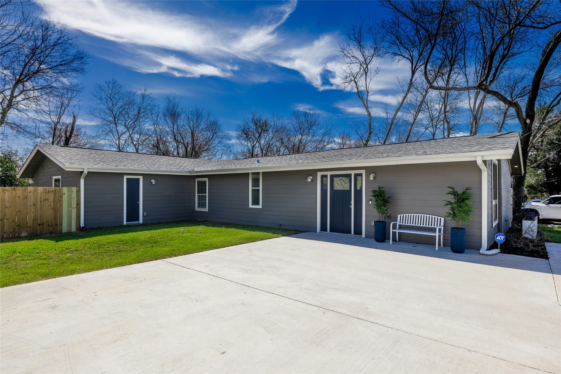 5503 Manor Road Austin, TX 78723 - Photo 2 of 33