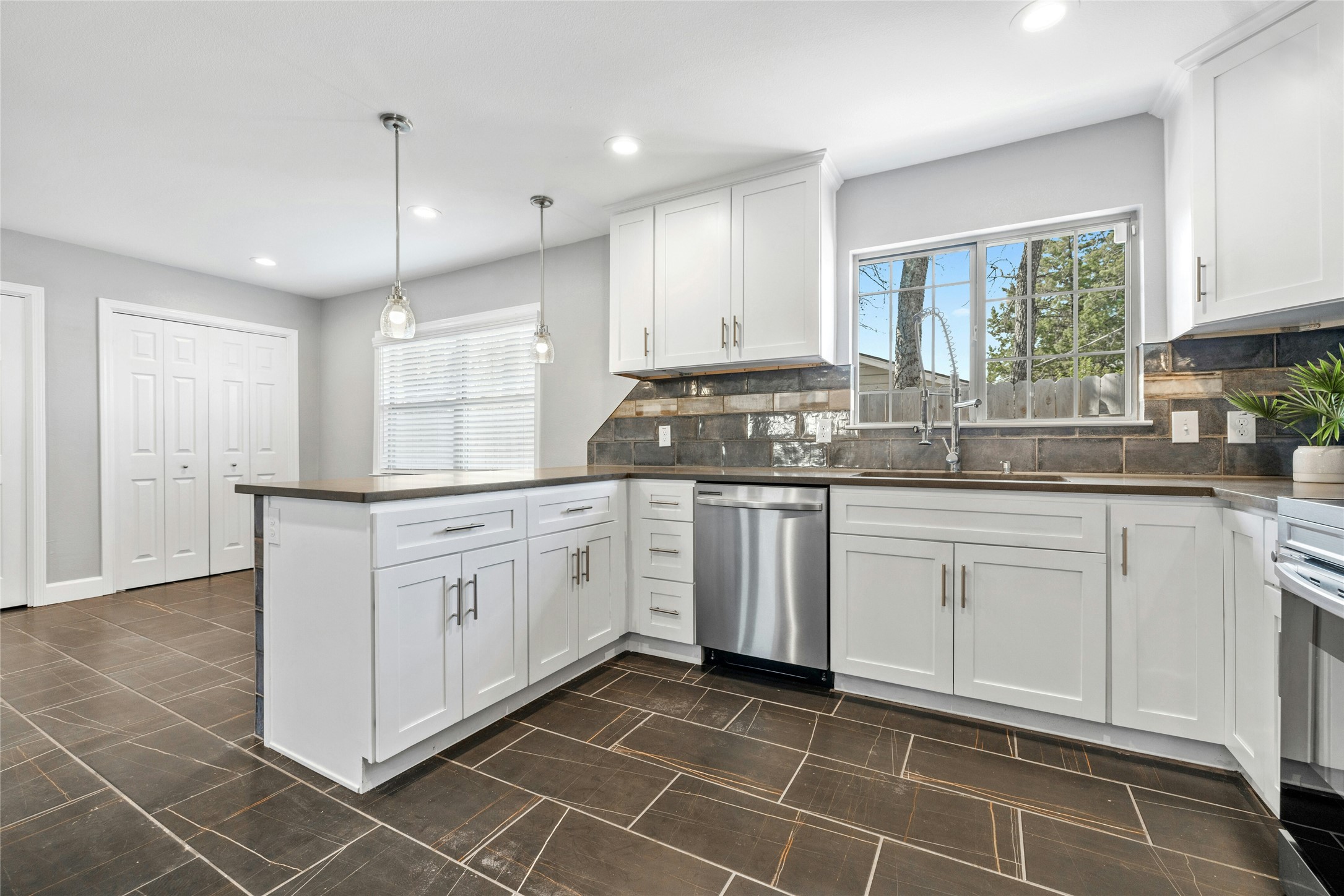 5503 Manor Road Austin, TX 78723 - Photo 10 of 33