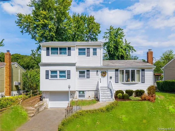 $1,098,000 | 120 Glenwood Road, Glenwood Landing, NY 11547
