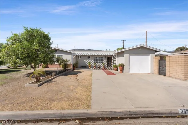 a view of a house with outdoor space