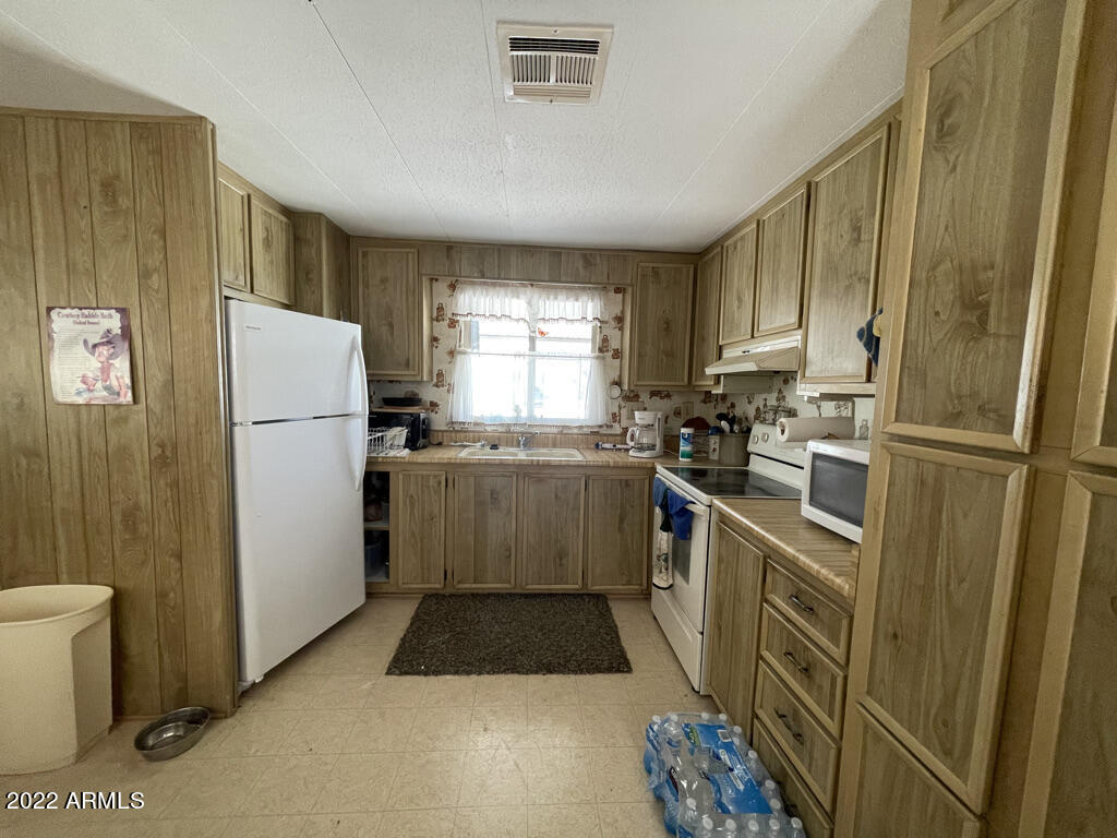 18273 Frontier Road Peeples Valley, AZ 86332 - Photo 8 of 18 F1549532-A307-489D-A22E-E5B1B9815C45_1_1