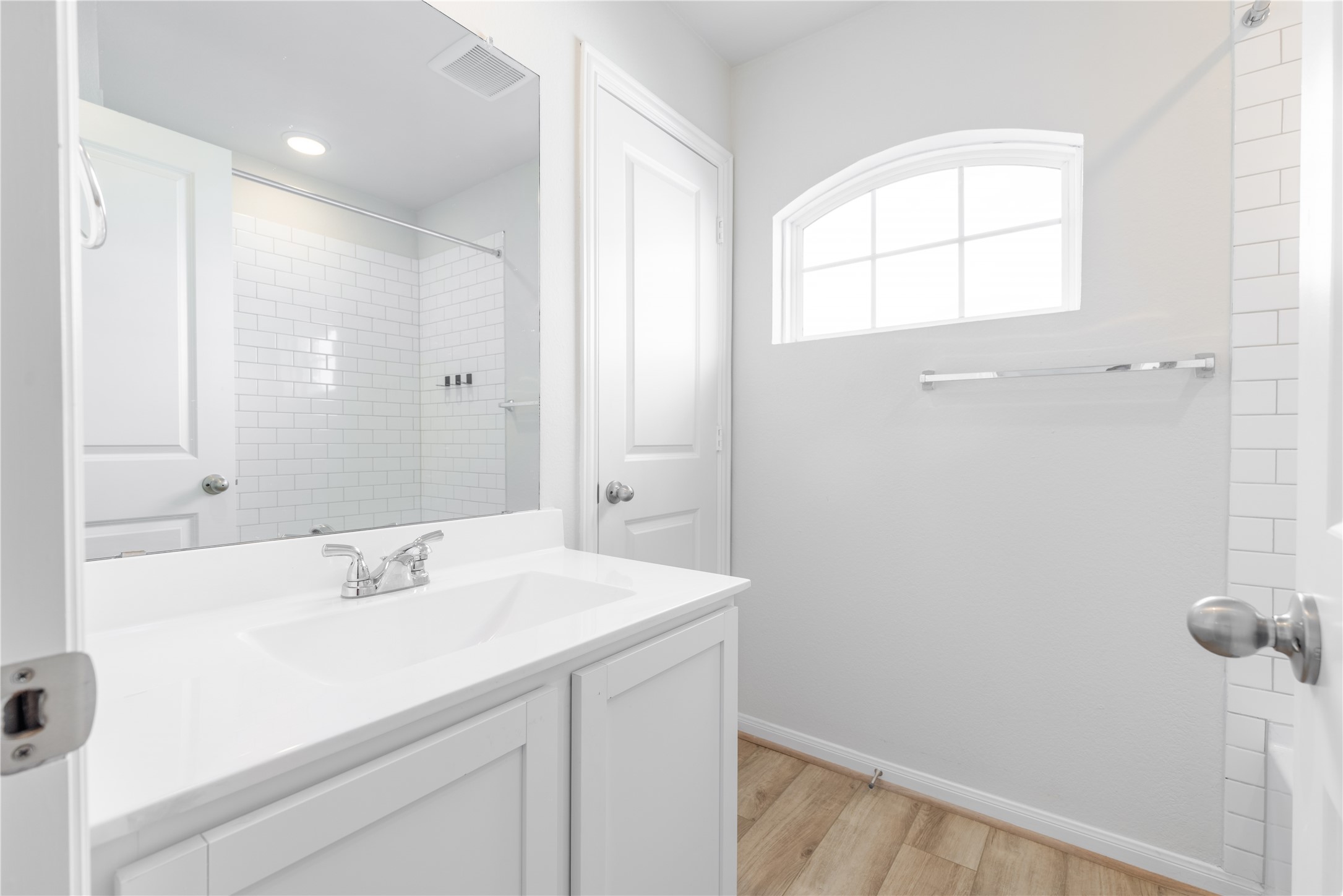 316 Lt. Rusty Jarrell, TX 76537 - Photo 13 of 30 Upstairs secondary bath