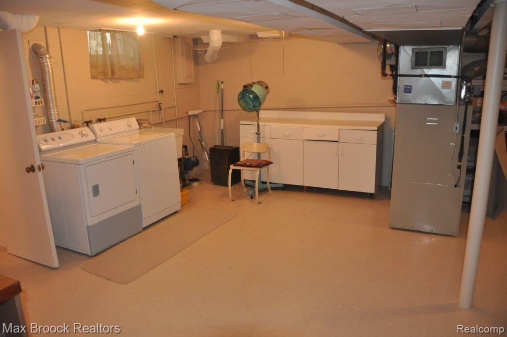 1126 Yorkshire Road Birmingham, MI 48009 - Photo 20 of 26 laundry center