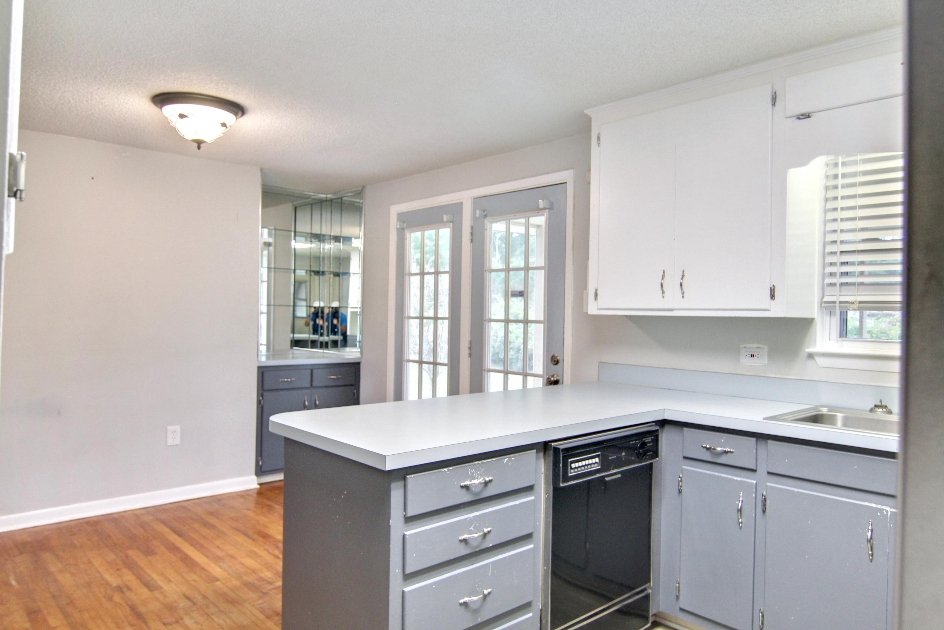 700 East Myrtle Avenue Foley, AL 36535 - Photo 15 of 28 Kitchen/Dining