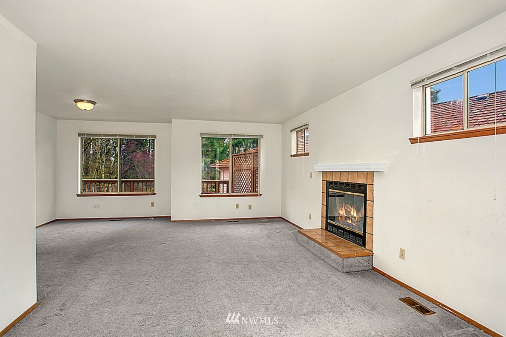 2134 Southeast 8th Place Renton, WA 98057 - Photo 2 of 18 Gallery Image 2
