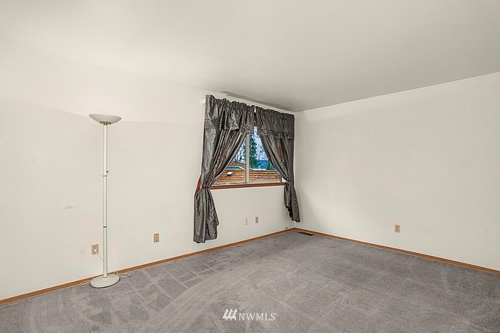 2134 Southeast 8th Place Renton, WA 98057 - Photo 13 of 18 Gallery Image 13