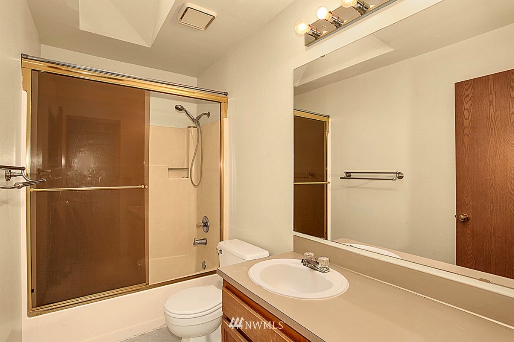 2134 Southeast 8th Place Renton, WA 98057 - Photo 14 of 18 Gallery Image 14